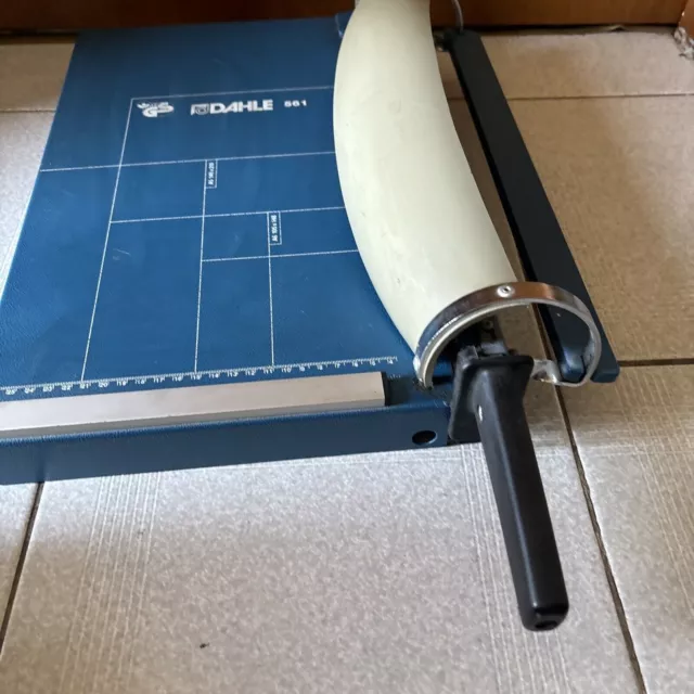 Dahle 561 Premium Guillotine Trimmer 3