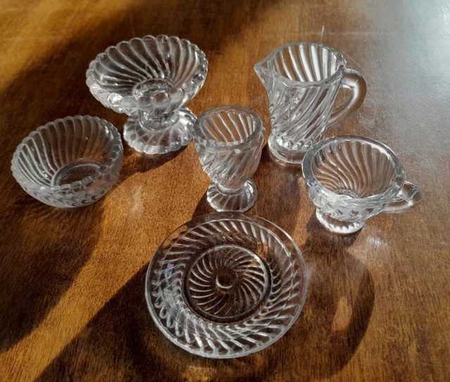LOT DE DINETTE En Verre Portieux 6 Petits Verres 1 Carafe1Saleron Etc EUR 25,00 - FR