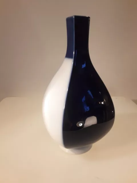 KPM Porzellanvase, ZEPTERMARKE BERLIN, blau-weiß, Entwurf: Trude Petri Raben