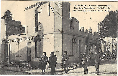 60 - cpa - SENLIS - Guerre septembre 1914 - Rue de la République
