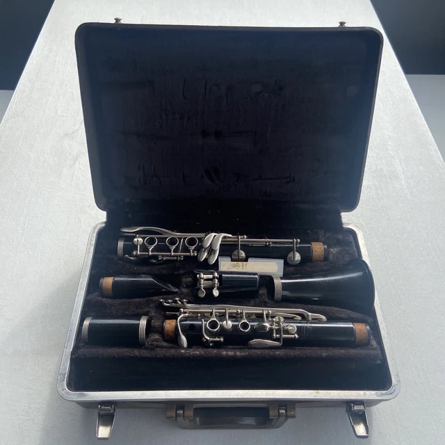 Buescher USA Aristocrat Student Clarinet With Hard Case
