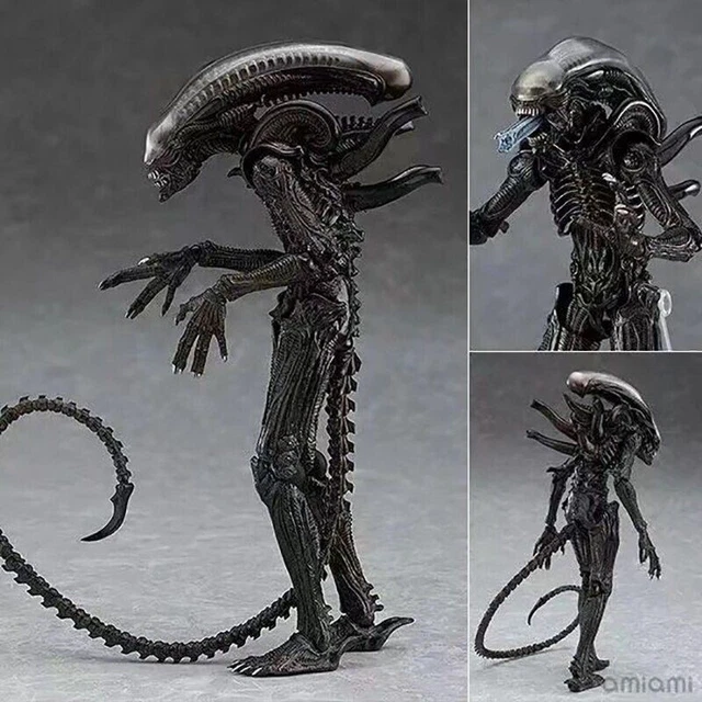 FIGURINE hauteur 40cm avec le socle, alien vs predator