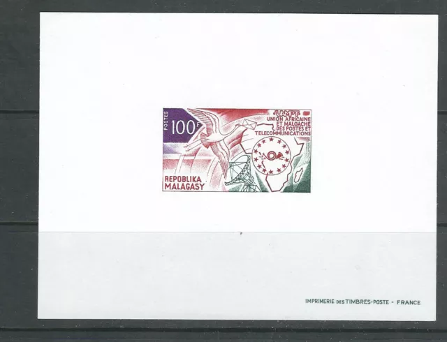 Malgache 1960s Itu 100F Édition Preuve Sur Épais Papier Imperf VF MNH