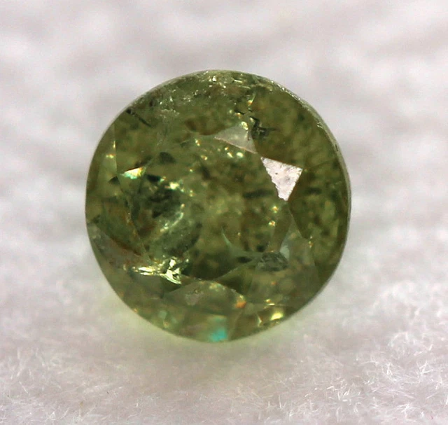 Pierres et Minéraux. 0.92 cts GRENAT DEMANTOIDE . IF Ural Mountains Pierres et Minéraux. 0.92 cts GRENAT DEMANTOIDE . IF Ural Mountains