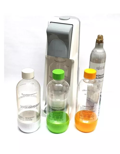 SodaStream COOL Grau/Weiß  incl. 2 Stück Co2 Zylinder + 4 Wasserflaschen gratis