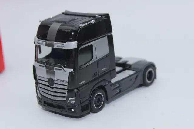 Herpa 315852 SCHWARZ   Mercedes-Benz Actros 18 Gigaspace  Edition 3  1:87