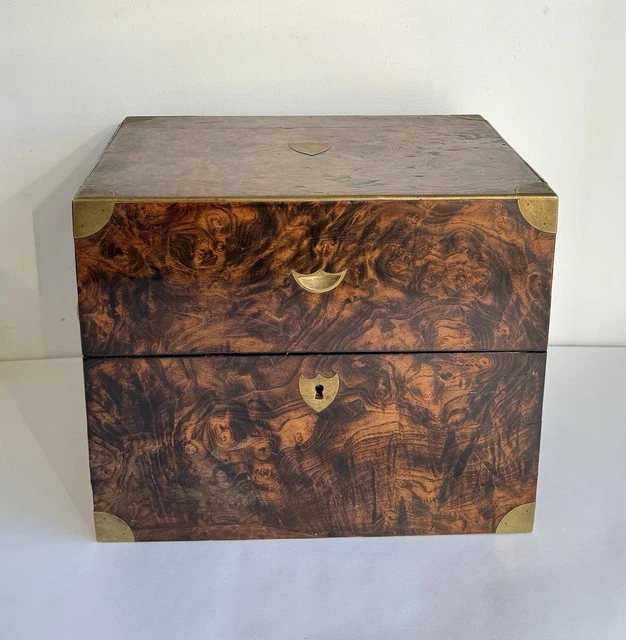 Ancien bureau de voyage et boîte à documents en bois et laiton anglais - En vente sur France