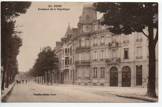 REIMS - Marne - CPA 51 - les rues - le boulevard de la république