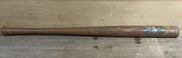 Extremely Rare Early 1900s Full Size Louisville Slugger 40 TS Tris Speaker  Decal Bat