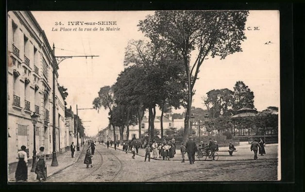 CPA Ivry-sur-Seine, La Place et la Rue de la Mairie