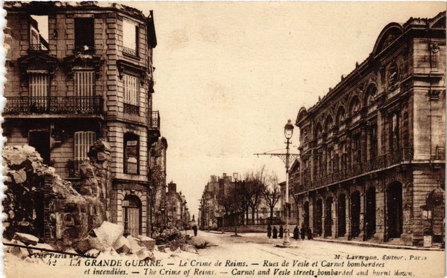 CPA AK Militaire - Reims - Rue de Vesle et Carnot bombardées (696837)