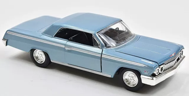 NEWRAY - Voiture coupé de couleur bleue - CHEVROLET IMPALA SS 1962 - 1/25 - N...