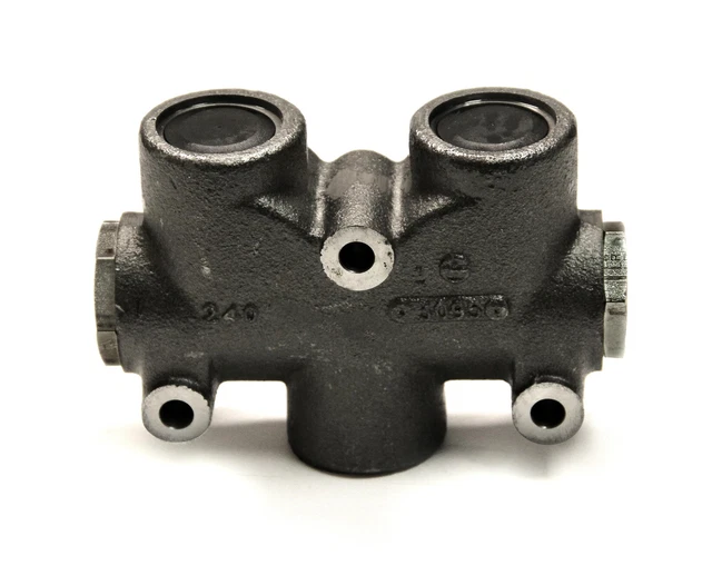 Parker PD Series Flow Divider: MFG. No. PD-10-50, 20-35 GPM, SAE 10 Port Size