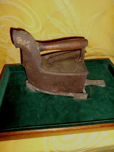 Rare  iron, of coal, Ironing century 19th  early 20th century