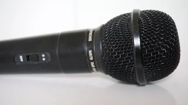 Microfono Dinamico Unidirezionale M670 per Canto Karaoke con Cavo e Spina Jack
