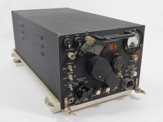 Hallicrafters R-45 ARR-7 Military Radio Receiver + Shock Mount (looks fantastic)