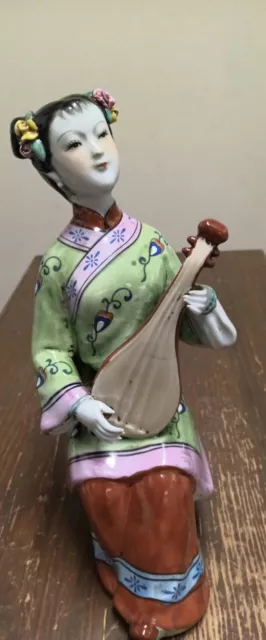 Chinese Wucai Porcelain Ceramic Sitting Women Girl Playing Pipa Figurine 10"