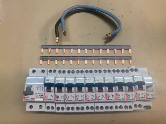 Lot de 10 disjoncteurs  Legrand et Différentiel