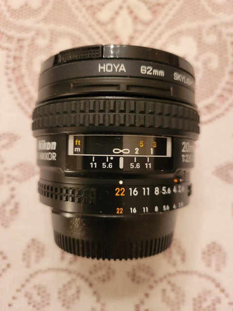 Nikon Super Wide Angle AF Nikkor 20mm f/2.8D Autofocus Lens
