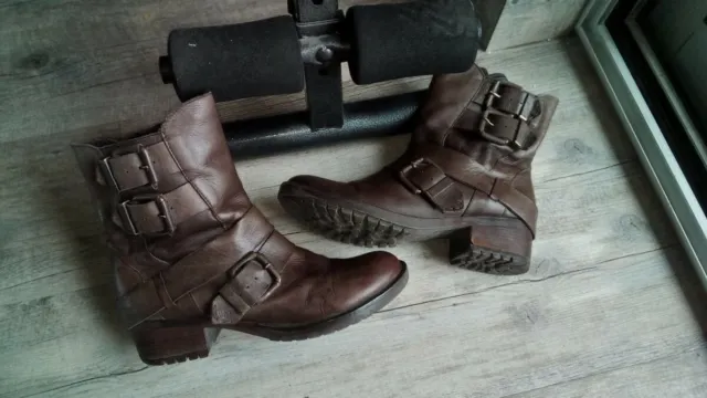 Chaussures Bottes Bottines BATA cuir marron à talons P. 40 Bon état 2