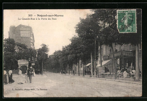 CPA Nogent-sur-Marne, La Grande-Rue à la Porte du Parc