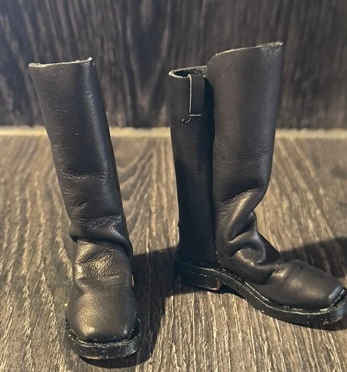WH Paire de bottes cuir noir officier tiges dures - Ventes d'antiquités