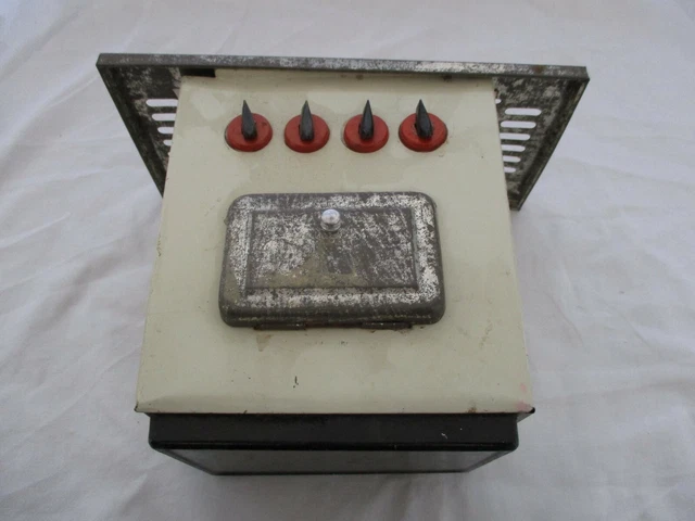 TRÈS ANCIENNES CUISINIÈRE de poupée tôle peinte et acier. Décor:Bluets de France EUR 360,00 - FR