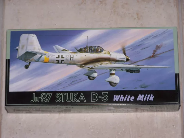 FUJIMI 1/72ème JUNKERS Ju87 D-5 STUKA "WHITE MILK"