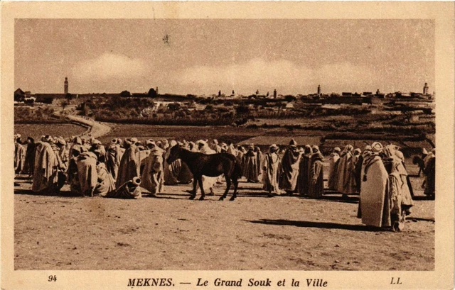 CPA AK MEKNES - Le Grand Souk et la Ville MAROC (796598)