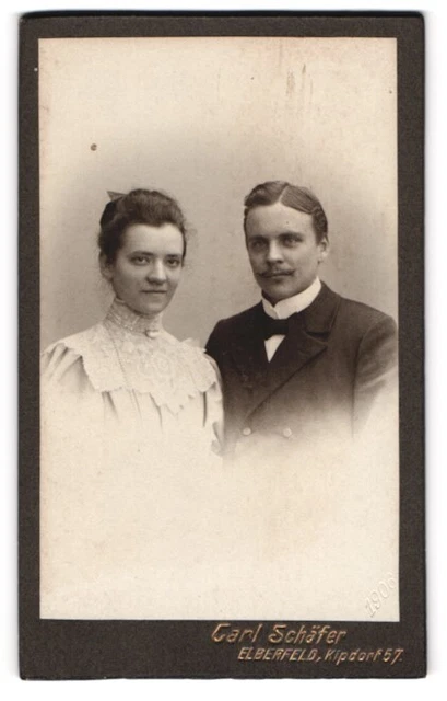 Fotografie Carl Schäfer, Elberfeld, Kipdorf 57, Lächelndes junges Paar im Sonnt