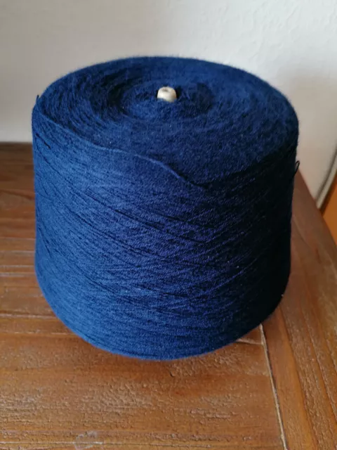 Blaue Wolle auf Kone ca. 1250 Gramm zu verkaufen