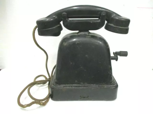 Ancien Téléphone à manivelle en bakélite et métal noir