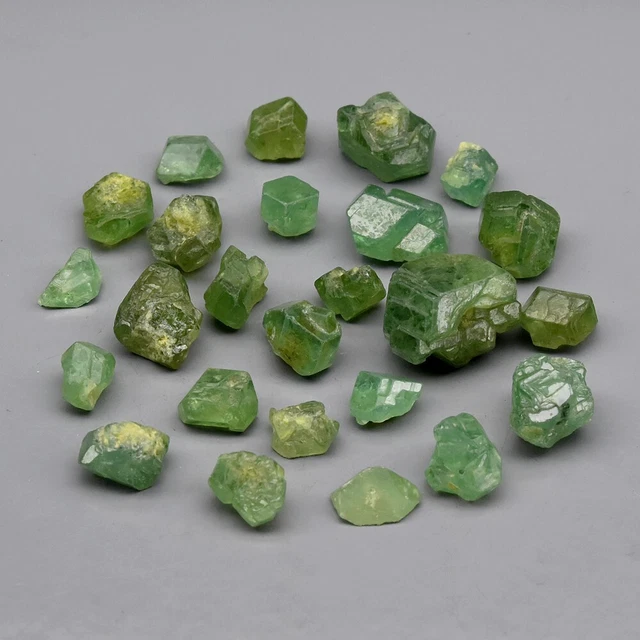 Lot De 7 Pierres Tsavorite Grenat Vert Brut AAA+ – 102 Carats – Afrique Du Sud