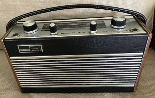 Roberts Ric 2 Vintage 2Band Transistor Radio