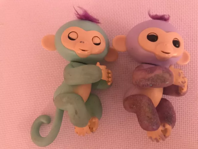 Fingerlings Monkey Interactive Toys  Moving With Sounds 3” x 2