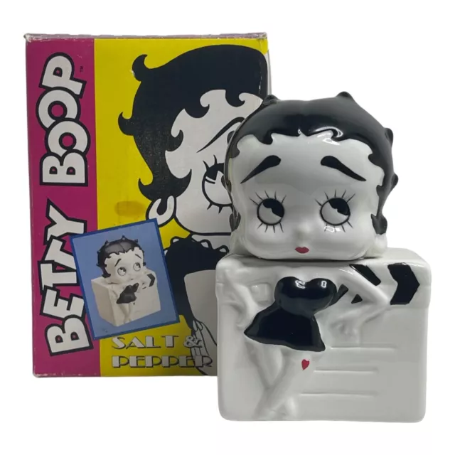 Vintage 1995 Betty Boop Salt and Pepper Shakers  Benjamin & Medwin Boxed