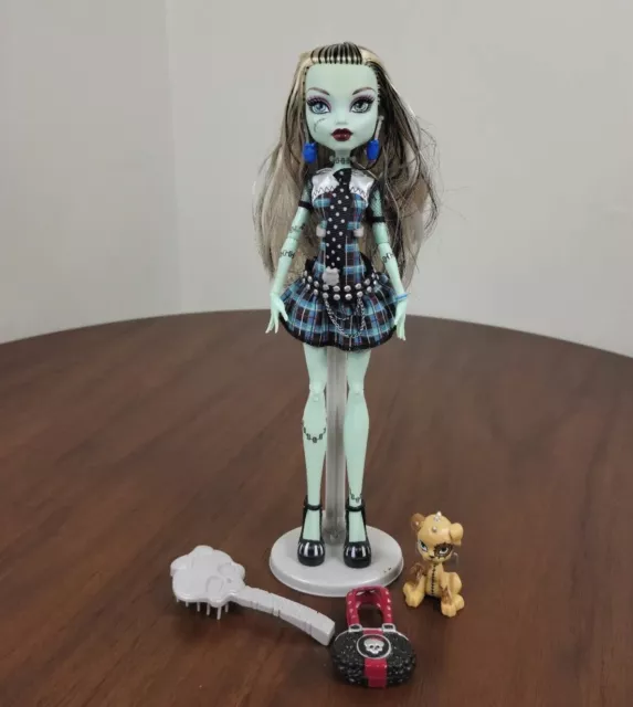 MONSTER HIGH FIRST Wave Frankie Stein Original Ghouls Doll CFC63 OR ...