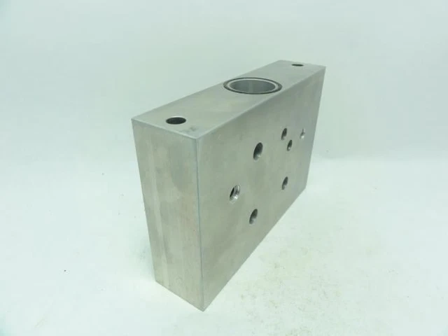 199538 New-No Box; Dynatec 102243 Piston Pump Mounting Block