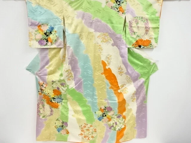 45938# Japanese Kimono / Antique Kimono / Embroidery / Flower Roundel