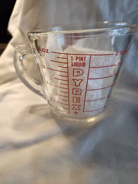 Vintage 2 Cup 16 oz Pyrex 516 Glass Red Letter Measuring Cup Closed D-Handle