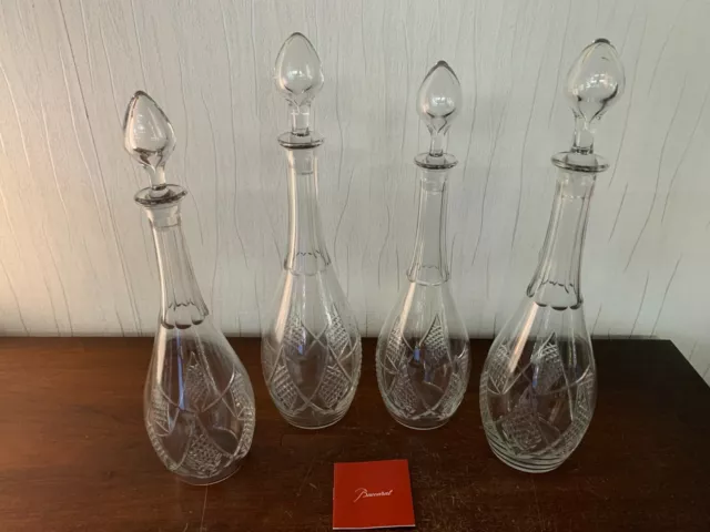 4 carafes modèles croisillons en cristal de Baccarat (prix à la pièce)