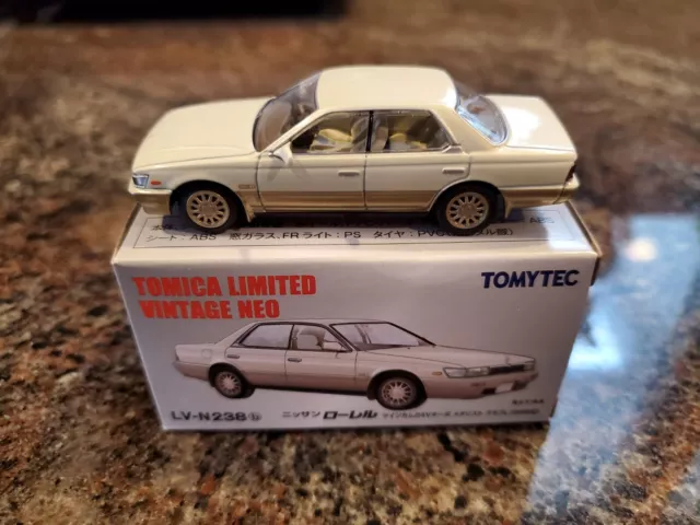 Tomica Limited Vintage Neo LV-N238b 1/64 1989 Nissan Laurel Medalist Club L