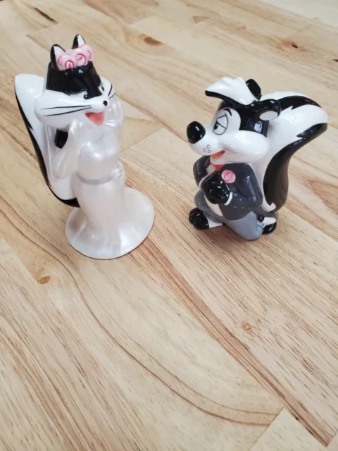 Warner Bros 1999 Pepe Le Pew Bride & Groom Wedding Salt & Pepper Shakers