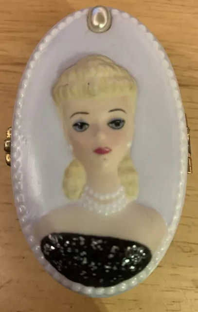 From Barbie with love Oval Trinket Box "Solo In The Spotlight 1960" 157554 1995