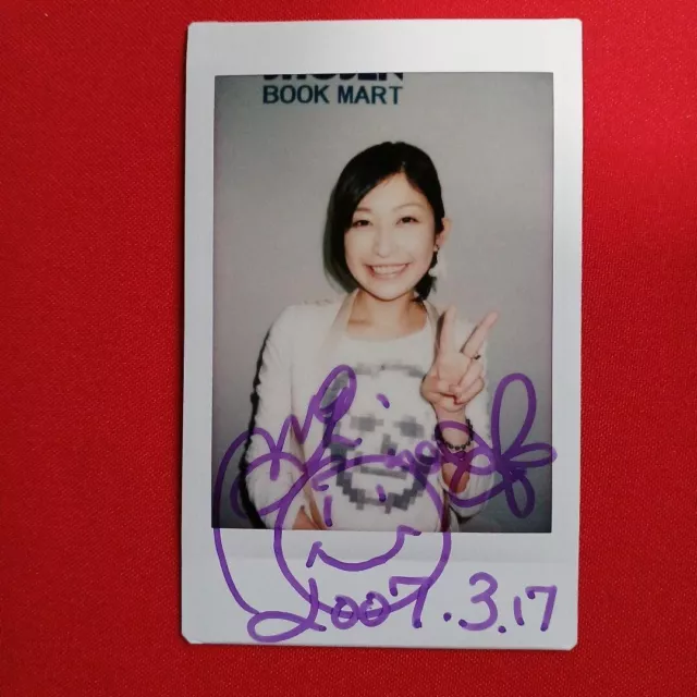Japanese gravure idol Mayumi Ono cheki Autographed 01