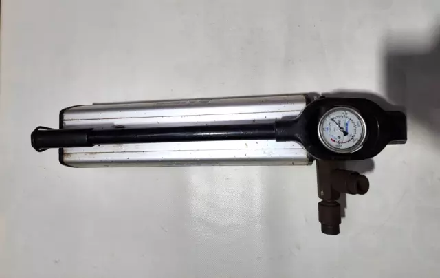PHS150-2400 HIGH PRESSURE HYDRAULIC HAND PUMP USED 150 MPa/21750 PSI PHS150-2400