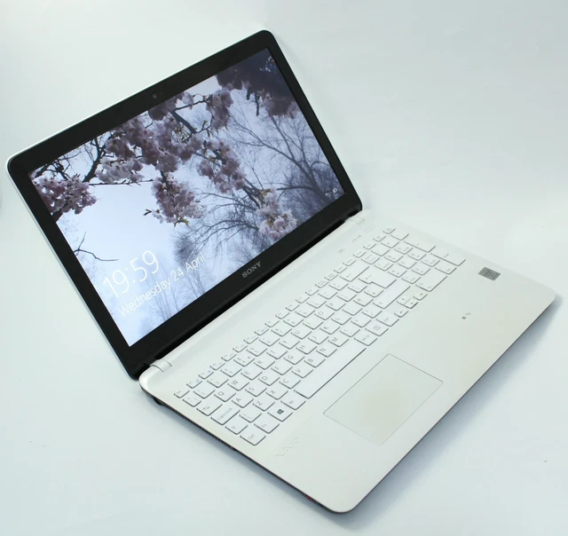 SONY VAIO ノートPC SVF153B1GN ホワイト VAIO Fit 14E/15E | “VAIO” | ソニー