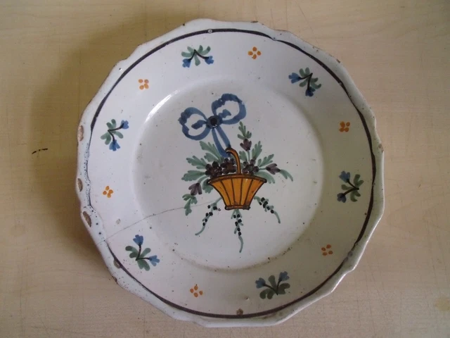 Assiette Faience de Nevers 18 éme