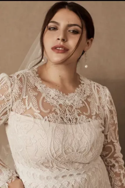 Tadashi Shoji Didion Wedding Dress - NWT- Size 16W- $895- Elegant Lace Gown Tadashi Shoji Didion Wedding Dress - NWT- Size 16W- $895- Elegant Lace Gown