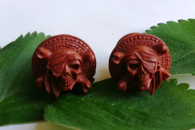 1 Pair Hand Carved Pirate Jolly Roger Skull Saba Wood Ear Plugs Tunnels Gauges